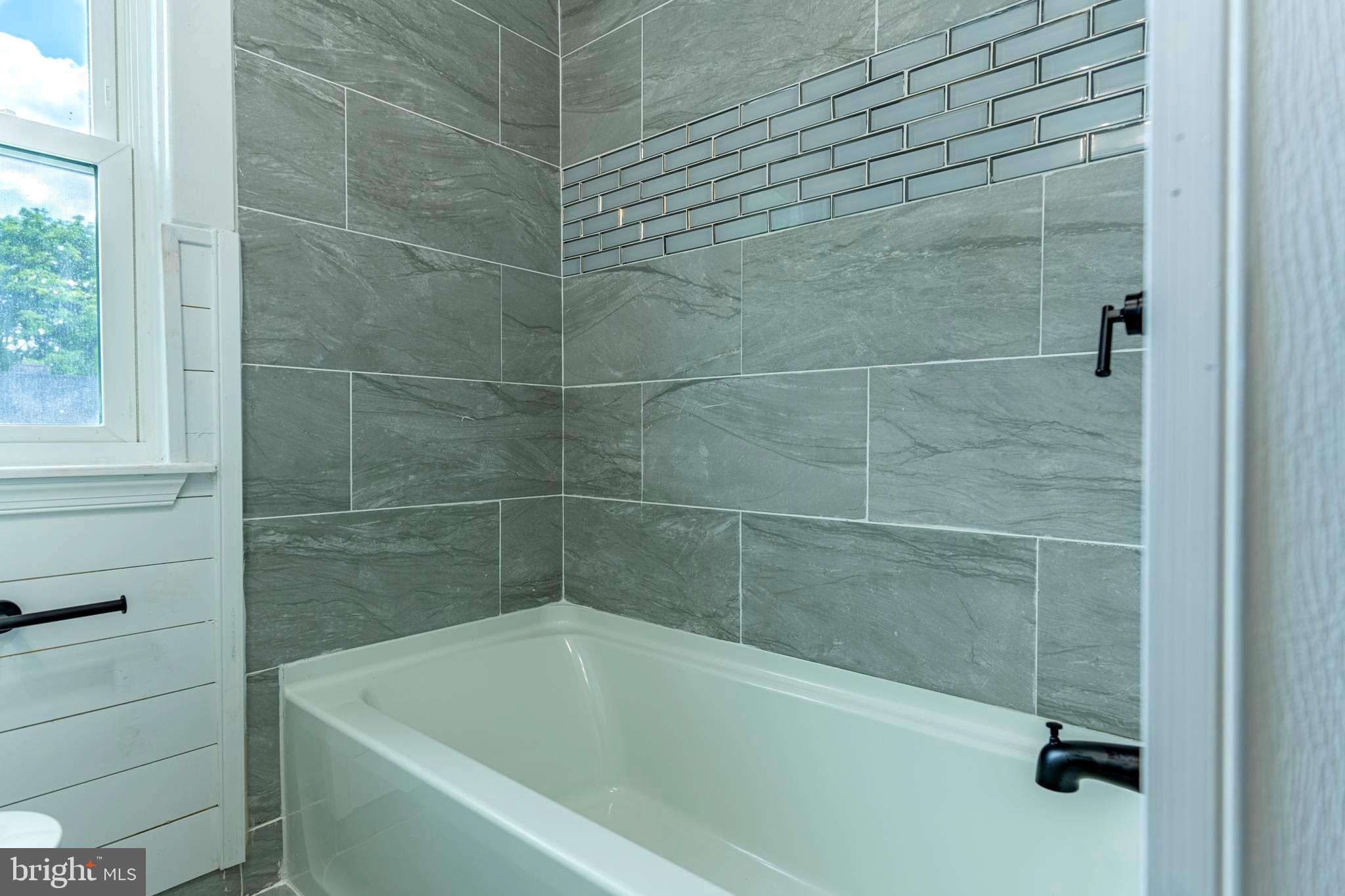 722 Benninghaus Road Baltimore, MD 21212 - Photo 11 of 39 Tile shower with tub