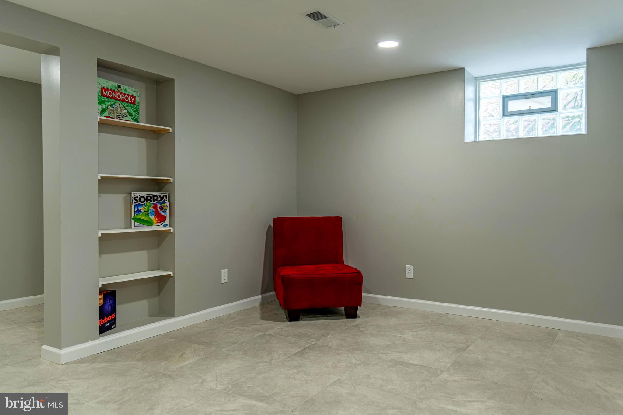 722 Benninghaus Road Baltimore, MD 21212 - Photo 16 of 39 Build-in shelves