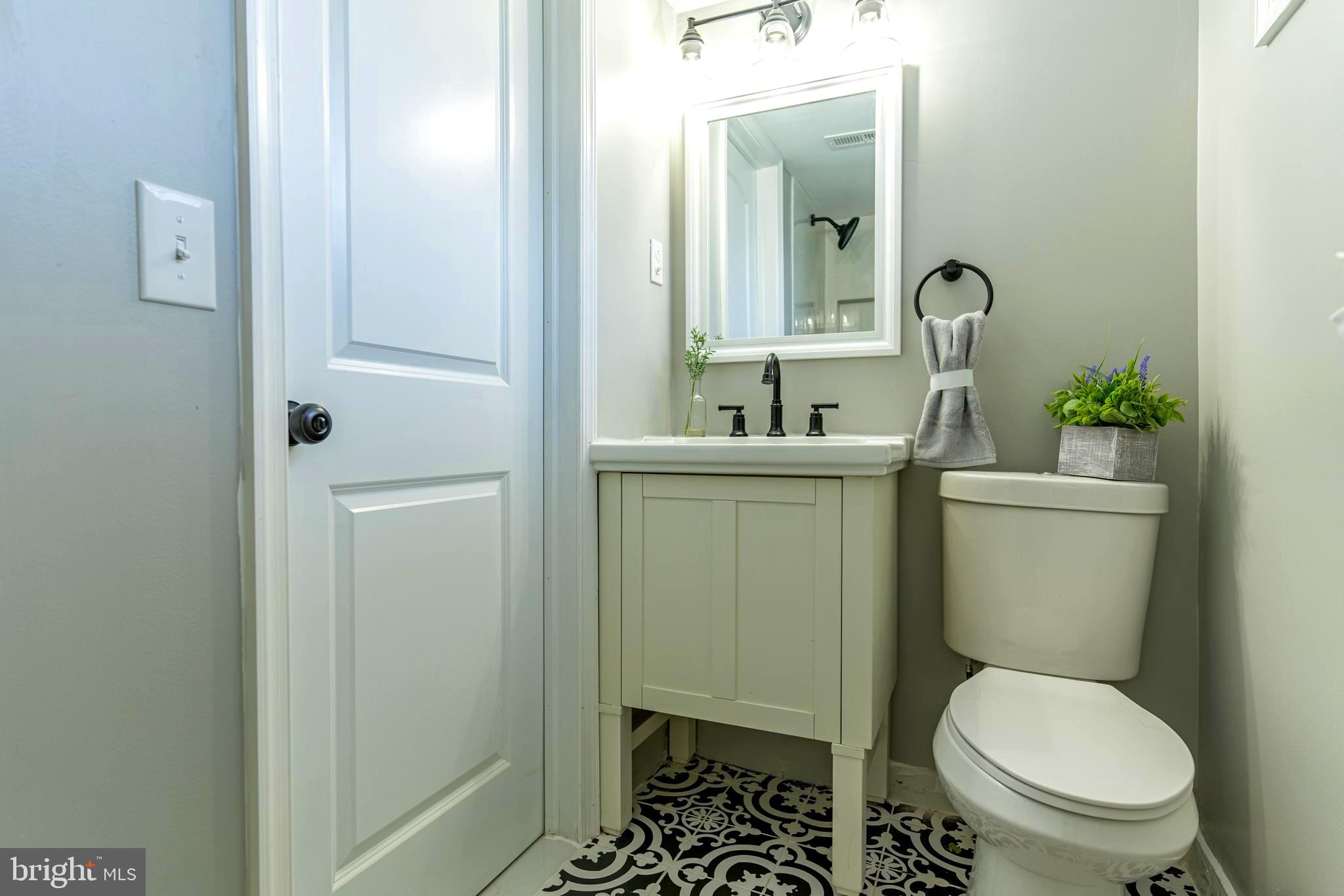 722 Benninghaus Road Baltimore, MD 21212 - Photo 17 of 39 Downstairs Full Bathroom
