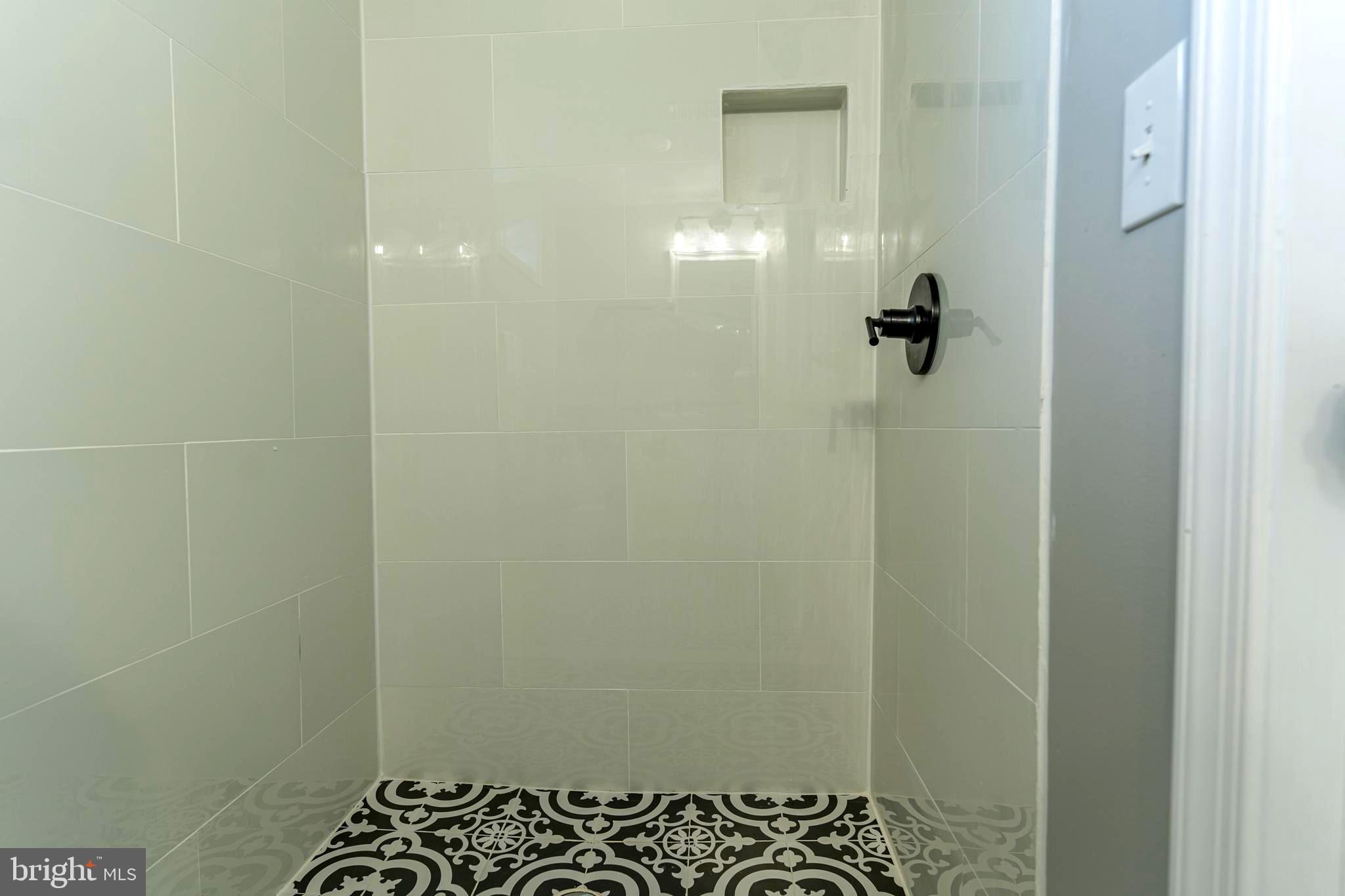 722 Benninghaus Road Baltimore, MD 21212 - Photo 19 of 39 Custom Tile shower