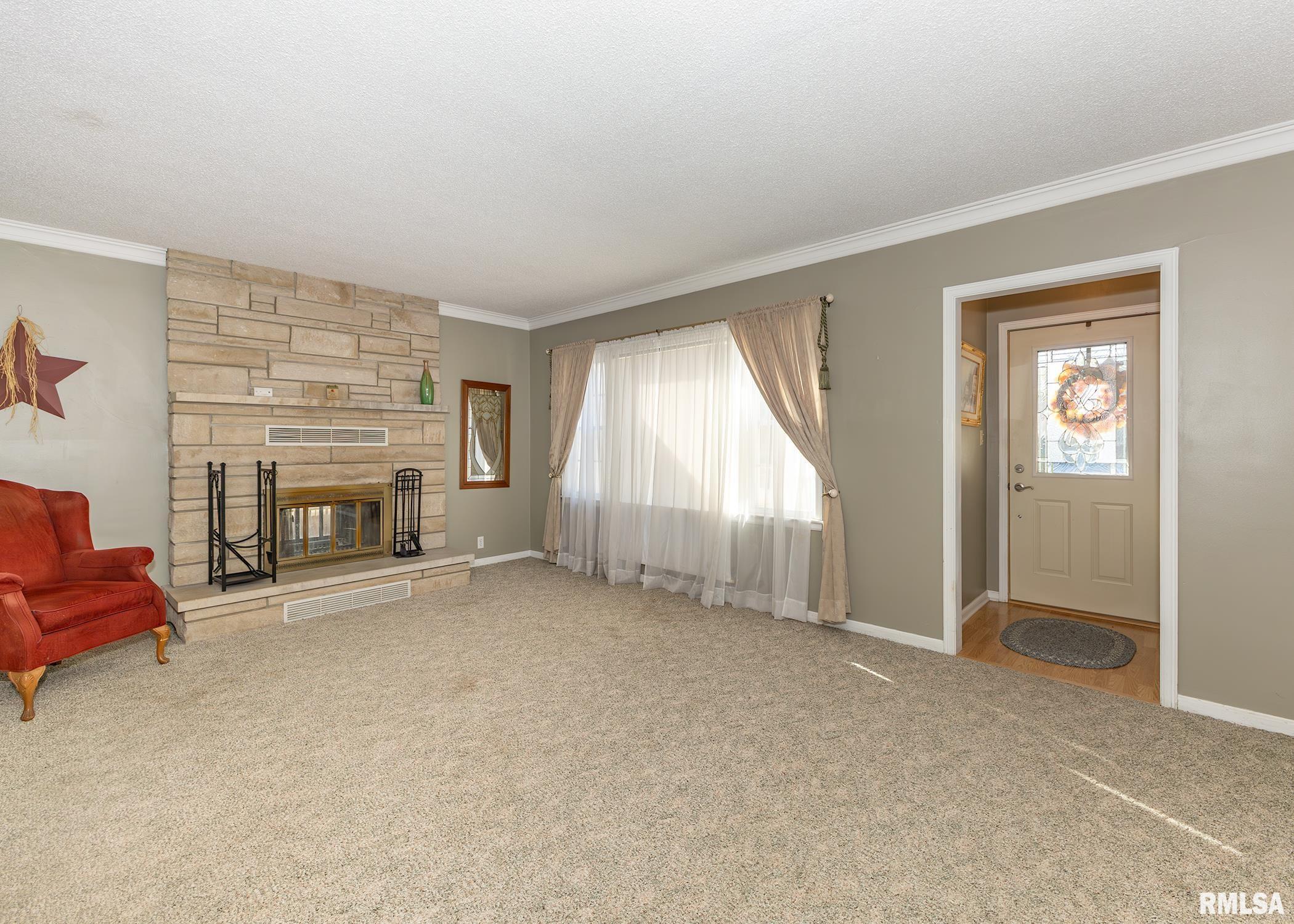 1223 North 3rd Street Clinton, IA 52732 - Photo 5 of 30 Gallery Image 5