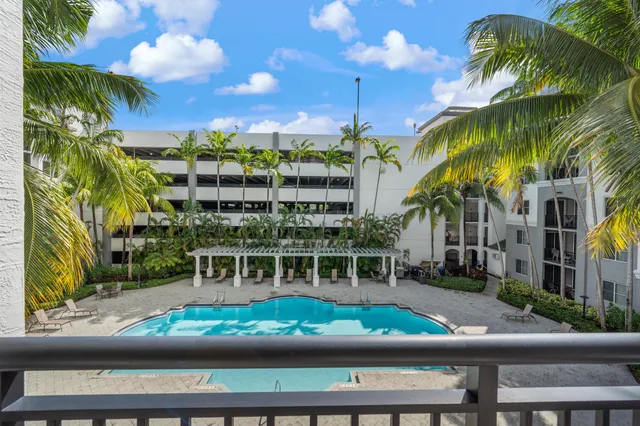 a view of a yard and front view of a building