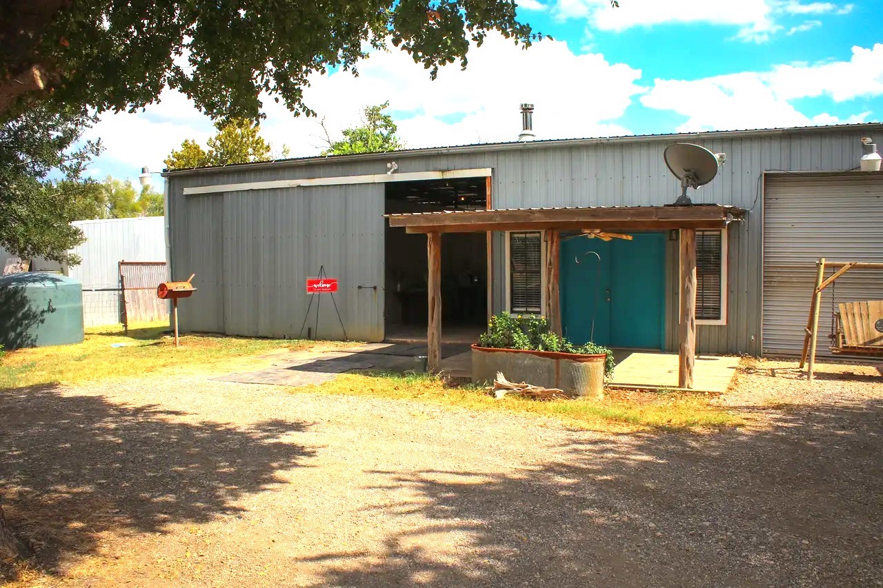 480 Mill Road Maxwell, TX 78656 - Photo 32 of 40 Barn