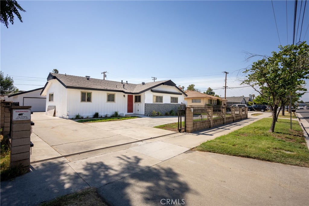 a house view with a outdoor space
