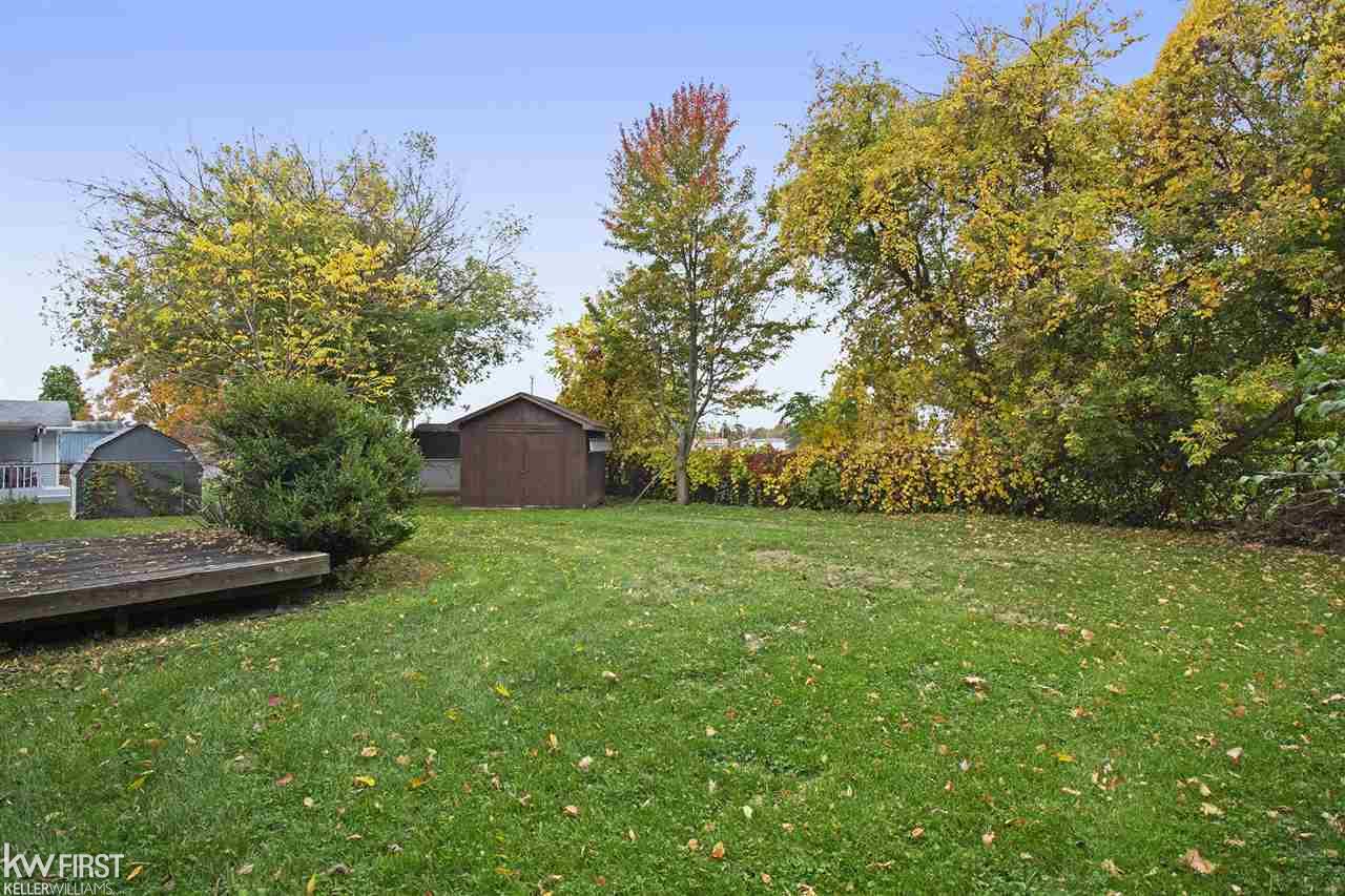 11352 Main Road Fenton, MI 48430 - Photo 7 of 21 50026444-6.JPG