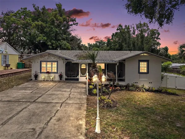$399,900 | 422 West 11th Avenue, Mount Dora, FL 32757