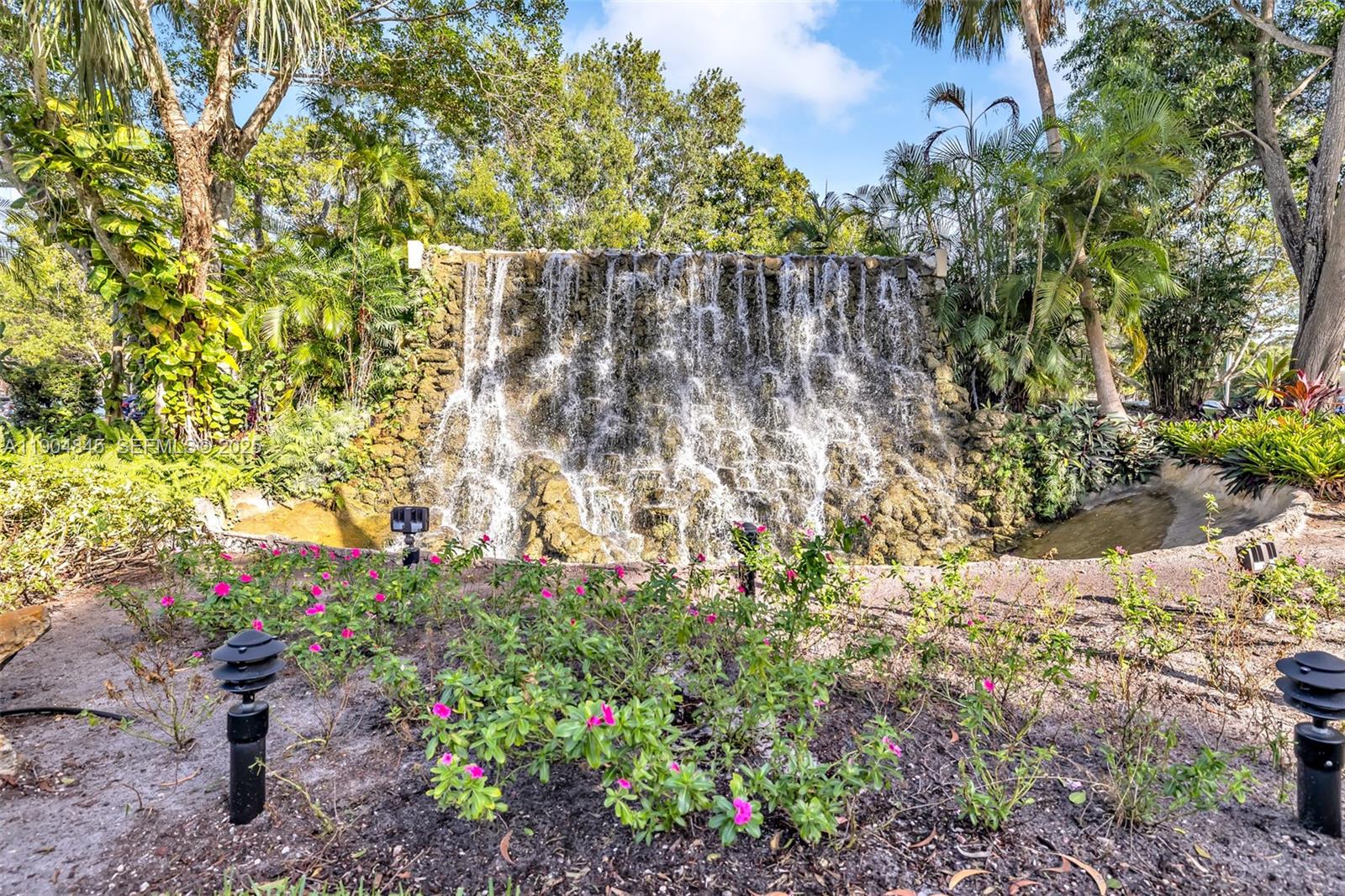 16300 Golf Club Road, Unit 408 Weston, FL 33326 - Photo 6 of 31 a backyard of a house
