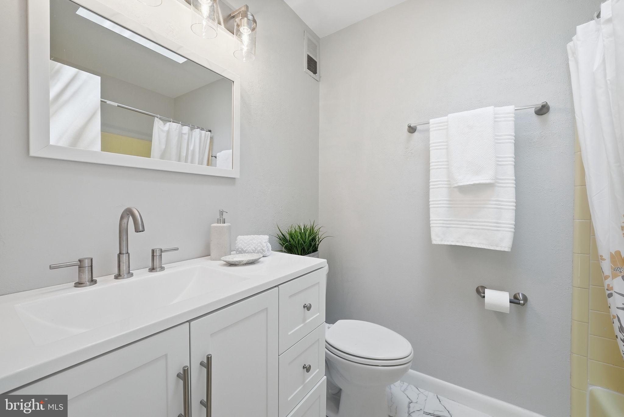 2327 Riviera Drive Vienna, VA 22181 - Photo 23 of 42 Updated hall Bath