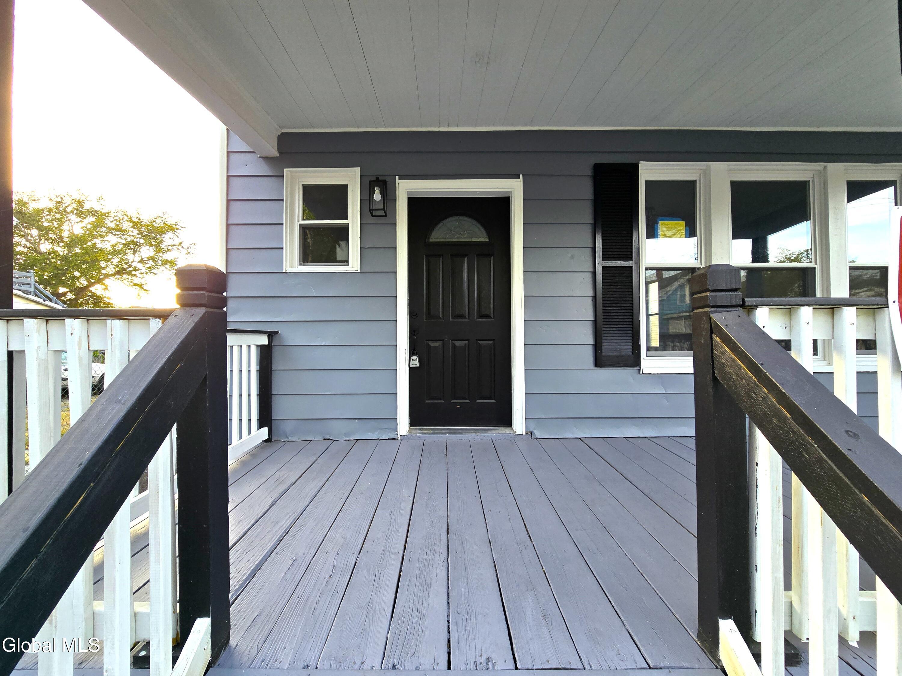 6 Elbert Street Schenectady, NY 12304 - Photo 3 of 22 3