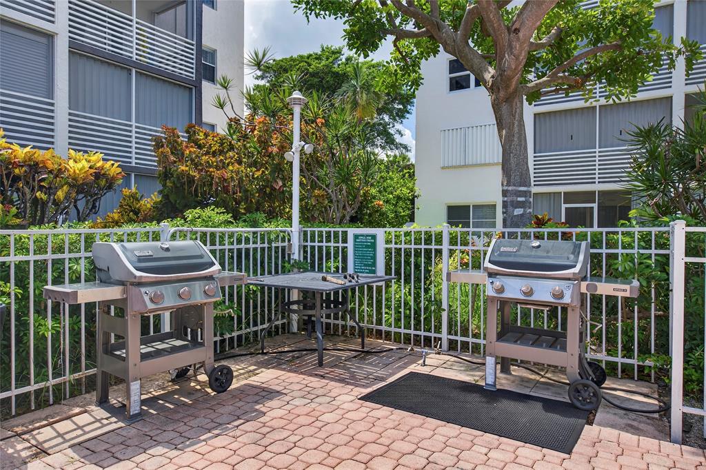 1541 South Ocean Boulevard, Unit 111 Lauderdale-by-the-Sea, FL 33062 - Photo 26 of 35 Grill area