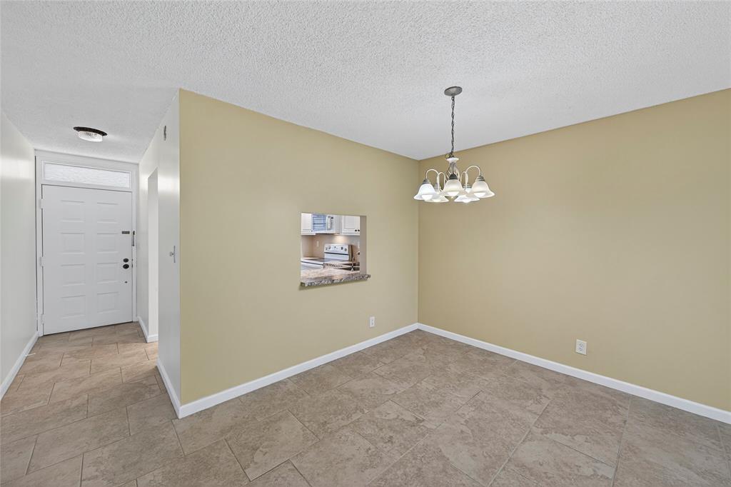 1541 South Ocean Boulevard, Unit 111 Lauderdale-by-the-Sea, FL 33062 - Photo 6 of 35 Dining nook area