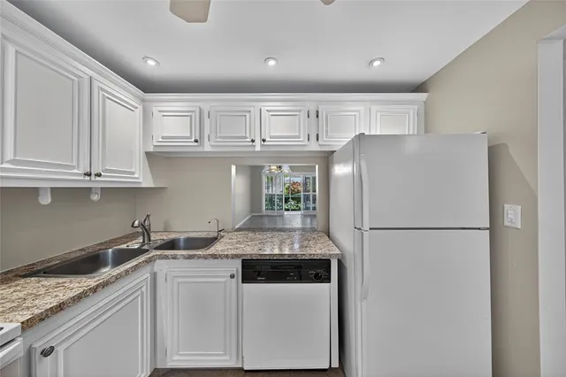 $299,000 | 1541 South Ocean Boulevard, Unit 111, Lauderdale-by-the-Sea, FL 33062