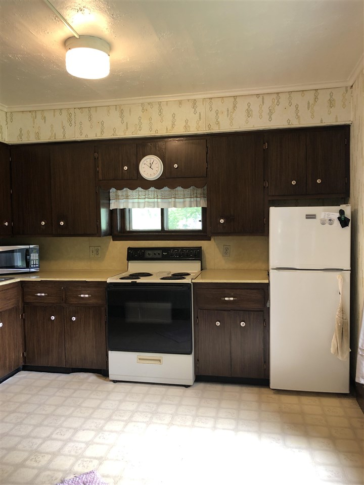 1130 Riverside Street Cadillac, MI 49601 - Photo 12 of 47 1889521-11.JPG