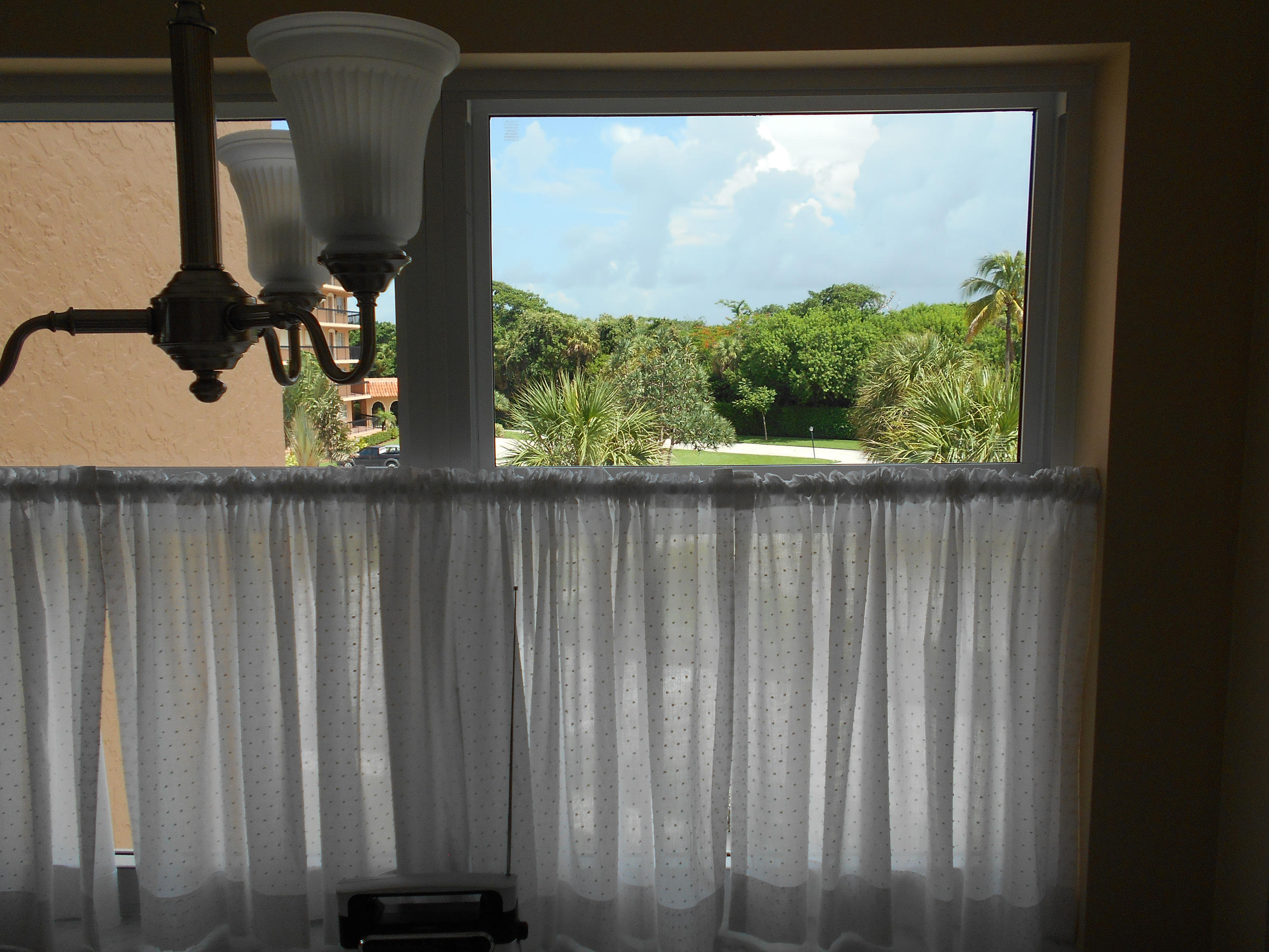 2871 North Ocean Boulevard, Unit D220 Boca Raton, FL 33431 - Photo 36 of 133 Breakfast Area View of Park