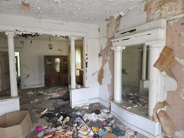 a view of a entryway door of the house