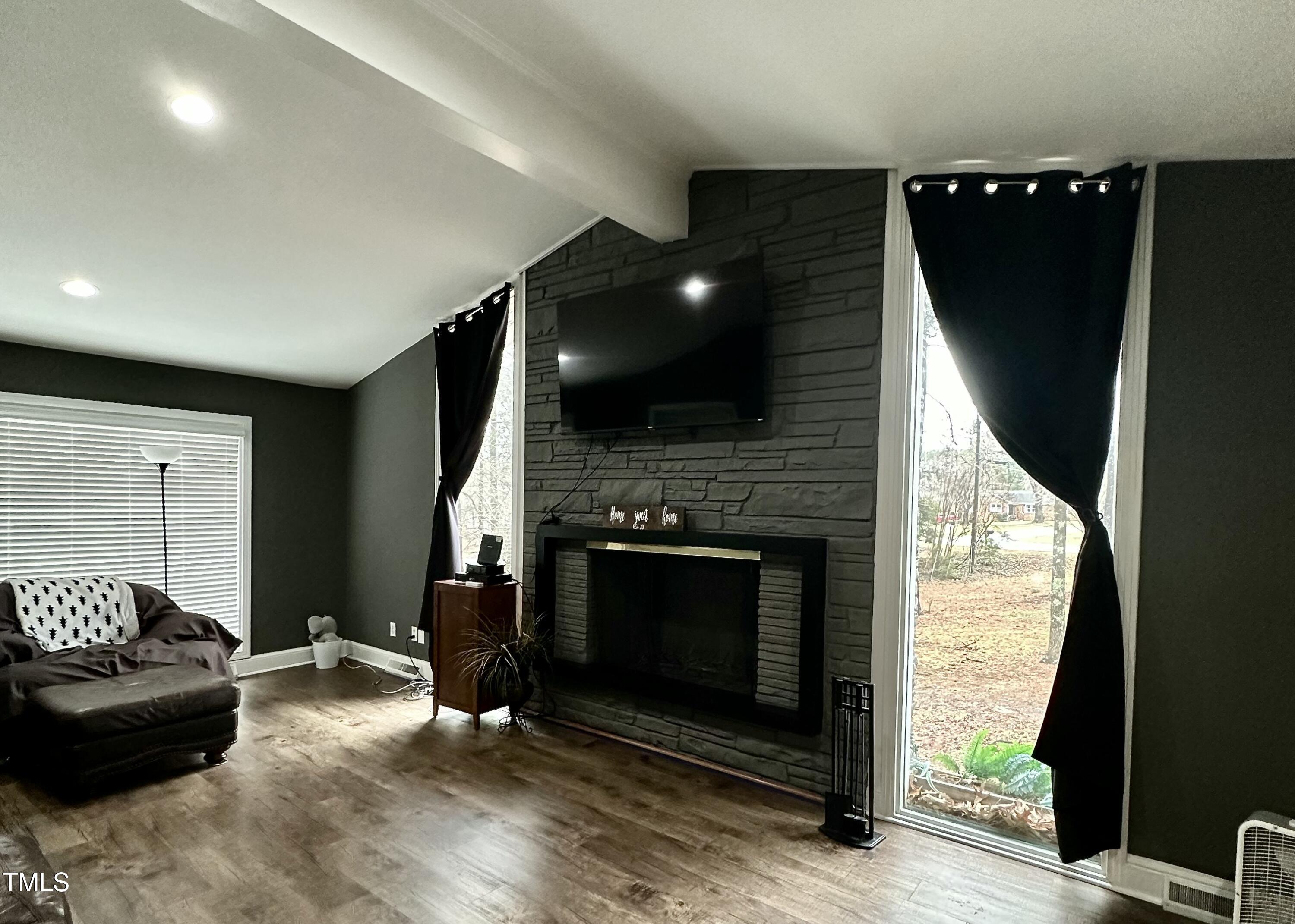 518 Edwin Court Roxboro, NC 27573 - Photo 4 of 30 Living Room