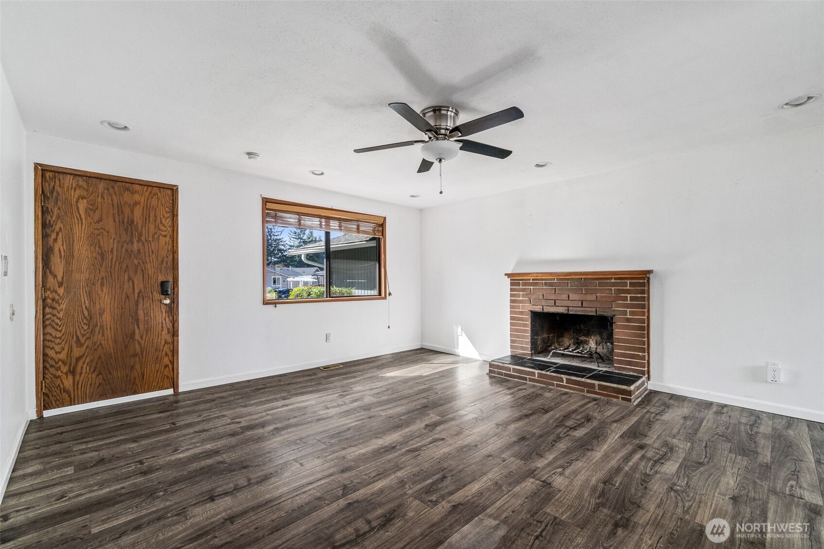16424 126th Place Southeast Renton, WA 98058 - Photo 3 of 27 Gallery Image 3