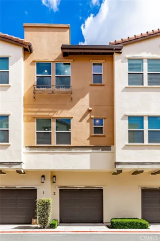 $780,000 | 1080 South Harbor Boulevard, Unit 2, Santa Ana, CA 92704