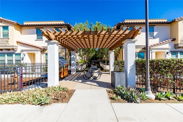 $780,000 | 1080 South Harbor Boulevard, Unit 2, Santa Ana, CA 92704