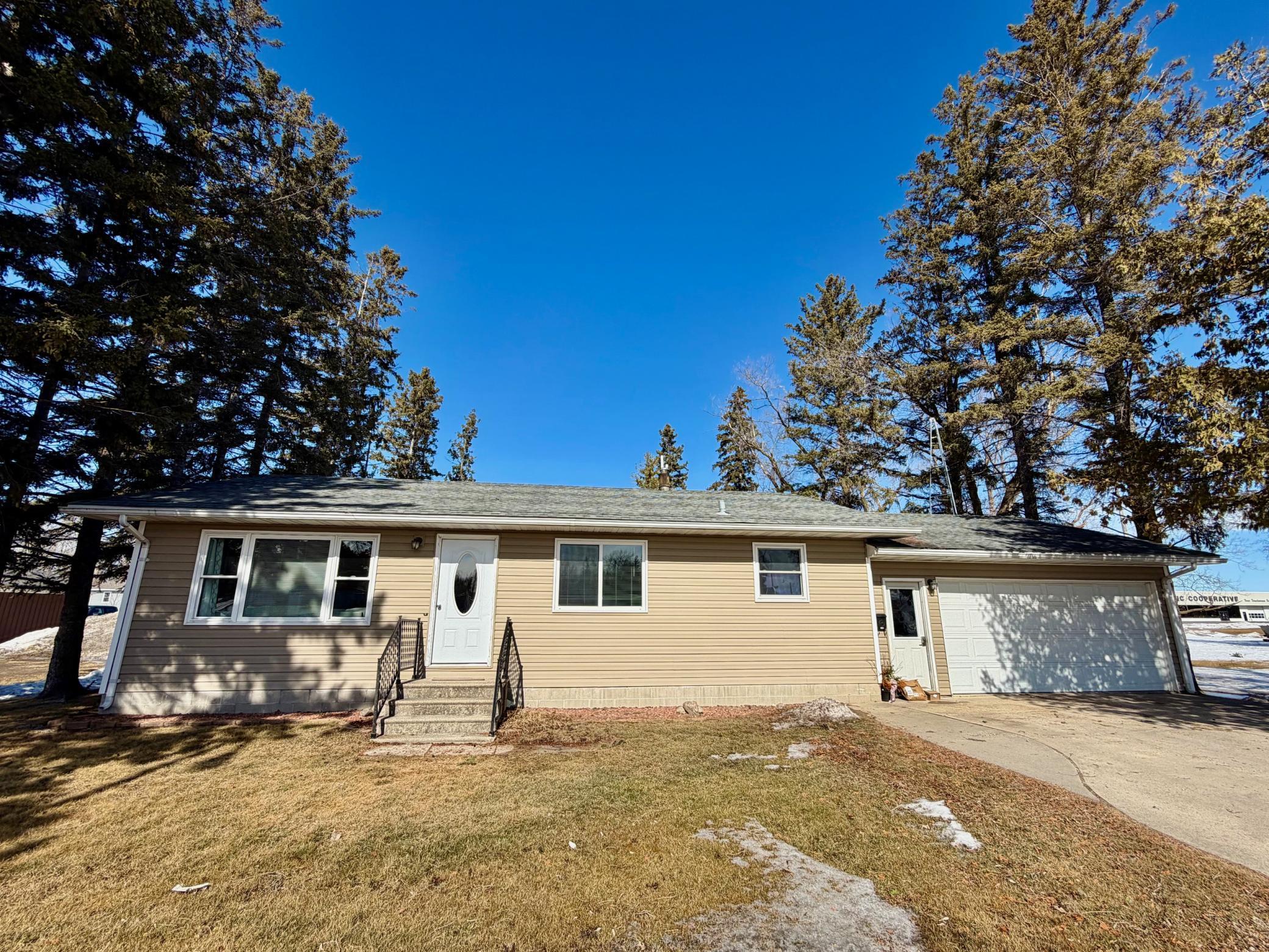 1015 3rd Street Northeast Roseau, MN 56751 - Photo 2 of 14