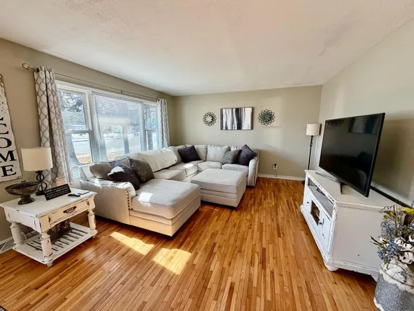 $185,000 | 1015 3rd Street Northeast, Roseau, MN 56751