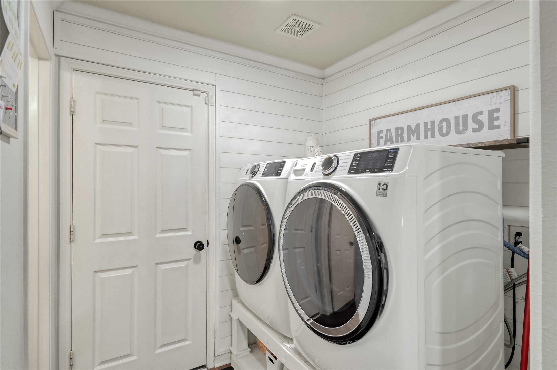 21610 Falvel Misty Drive Spring, TX 77388 - Photo 14 of 28 Laundry room off the kitchen