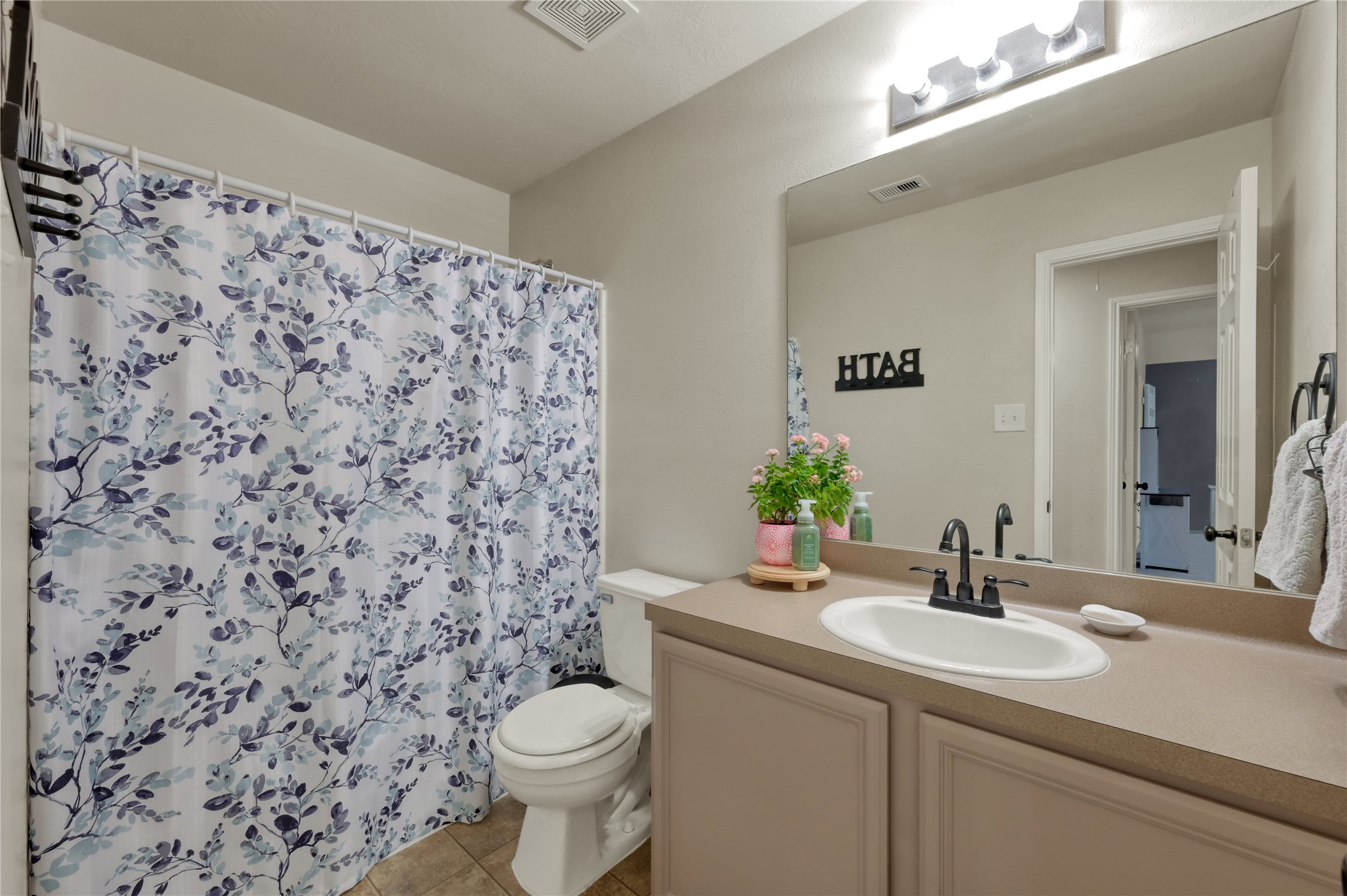 21610 Falvel Misty Drive Spring, TX 77388 - Photo 19 of 28 Hall bathroom