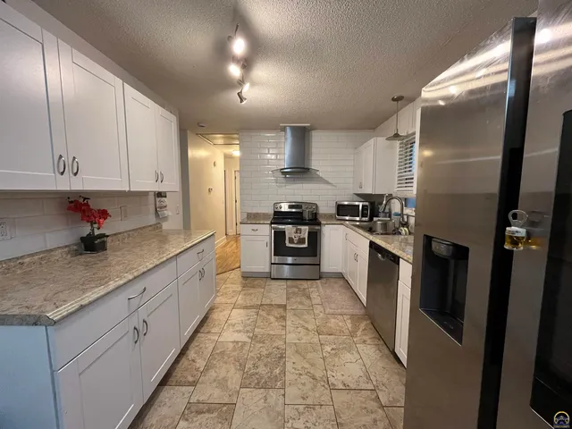 $329,000 | 7219 Reeder Street, Shawnee, KS 66203