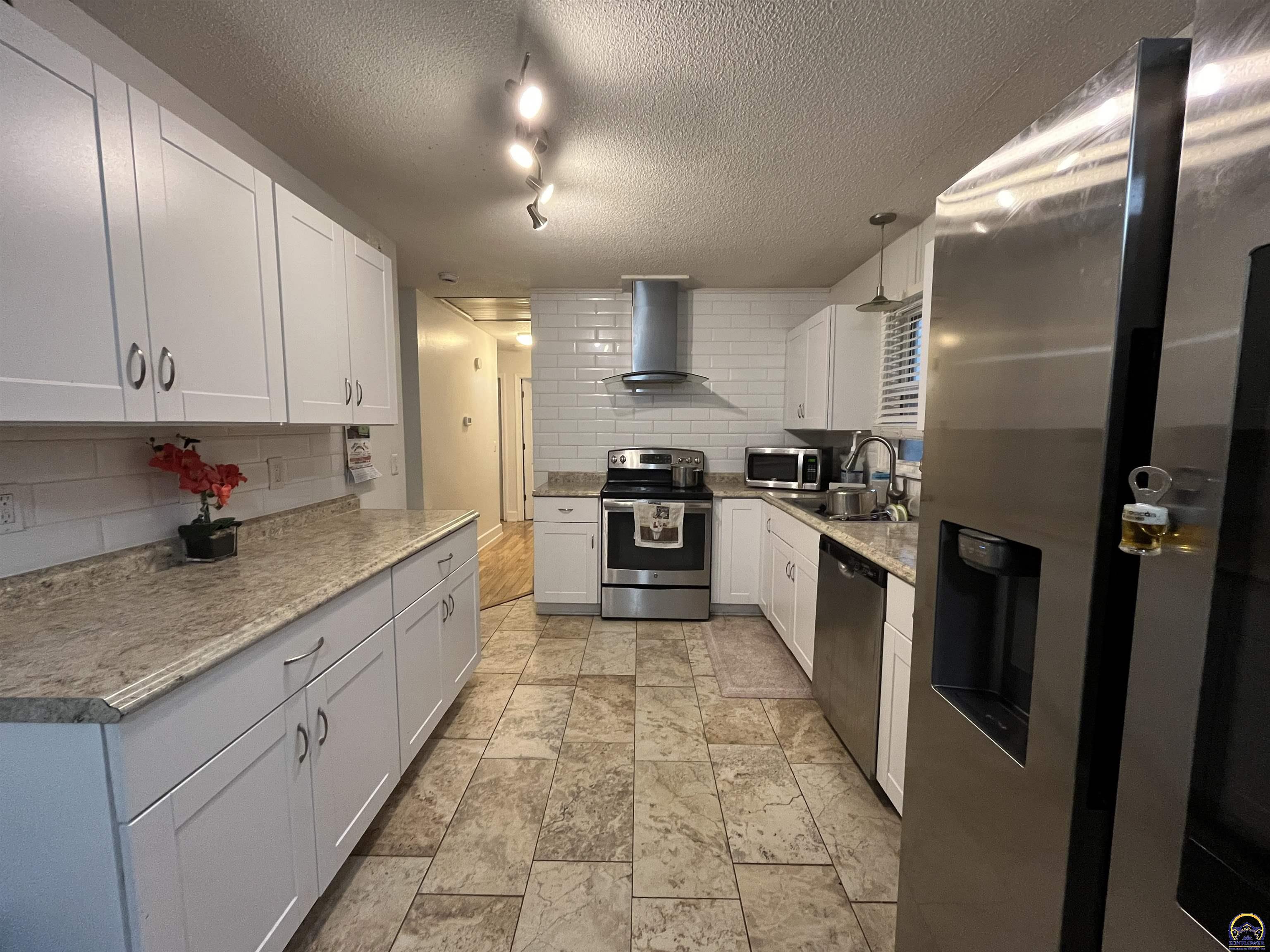 7219 Reeder Street Shawnee, KS 66203 - Photo 12 of 19