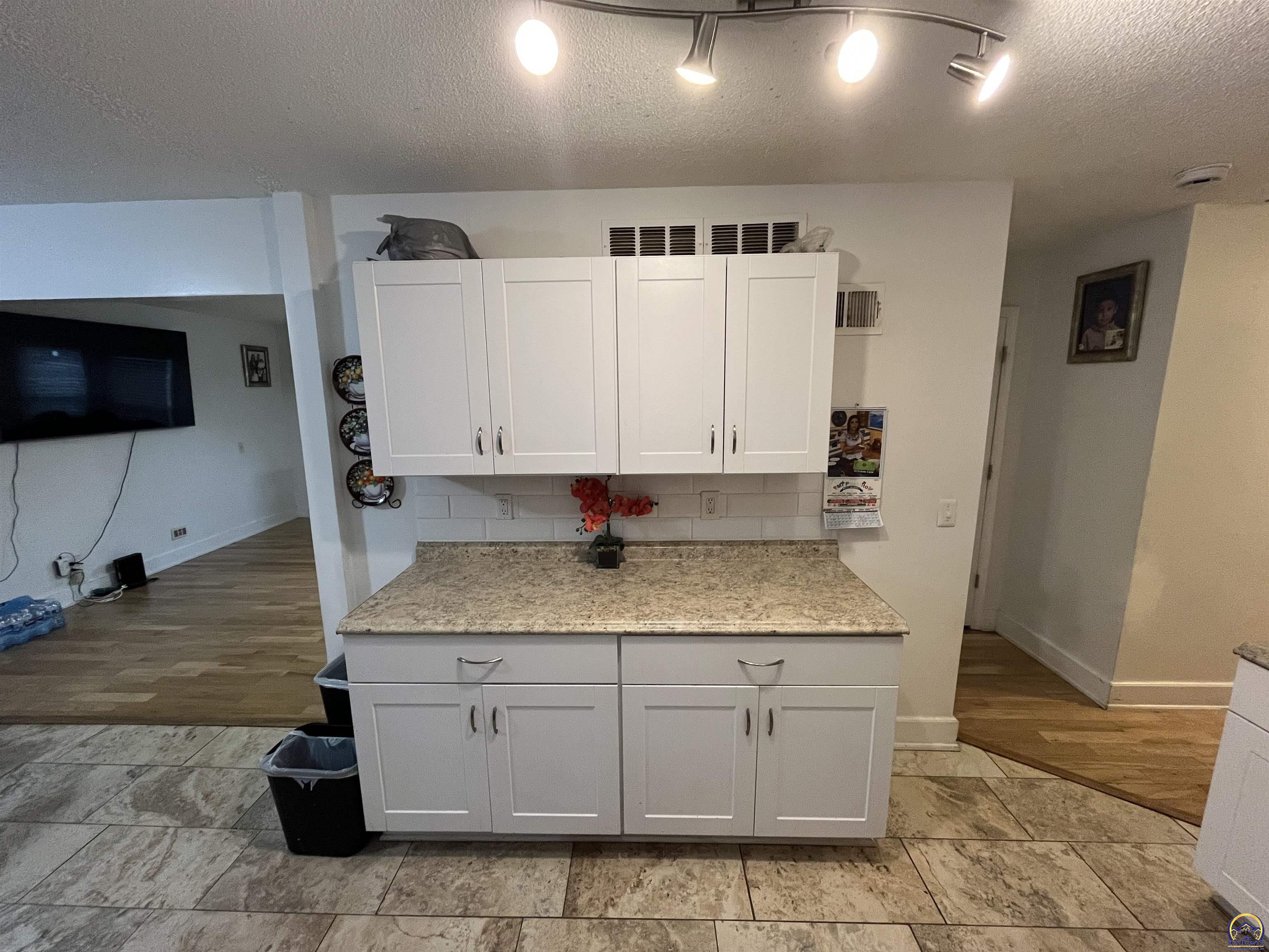 7219 Reeder Street Shawnee, KS 66203 - Photo 13 of 19