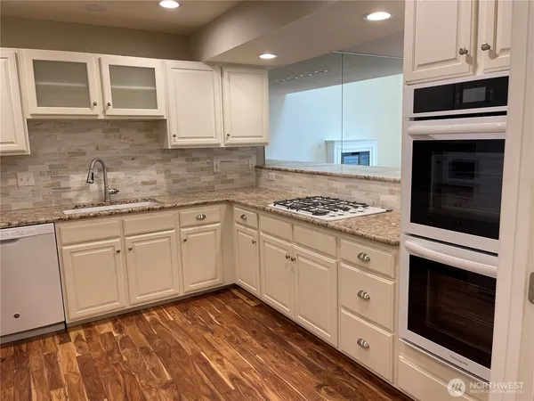 $2,900 | 2426 James Place, Unit 303, Langley, WA 98260