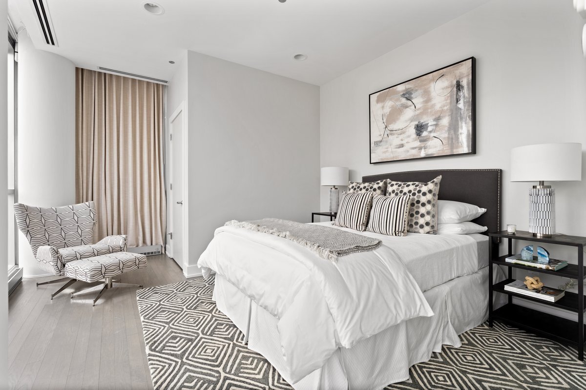 110 West Superior Street, Unit 2503 Chicago, IL 60654 - Photo 21 of 34 a bedroom with double bed and a window