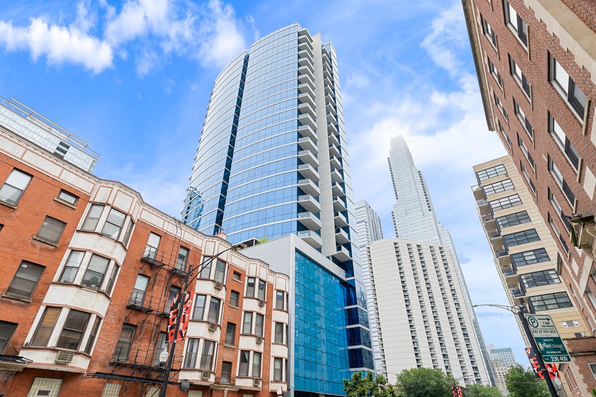 110 West Superior Street, Unit 2503 Chicago, IL 60654 - Photo 28 of 34 a view of a building