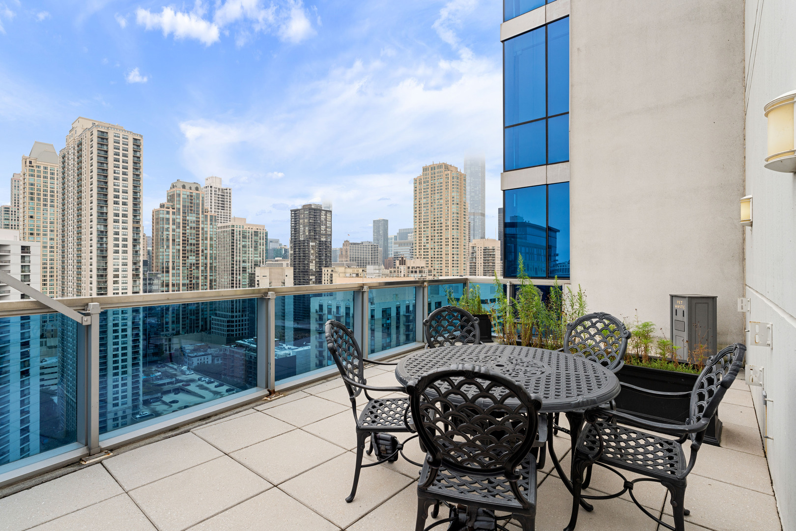 110 West Superior Street, Unit 2503 Chicago, IL 60654 - Photo 30 of 34 a view of a terrace with sitting area