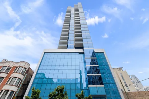 $1,295,000 | 110 West Superior Street, Unit 2503, Chicago, IL 60654