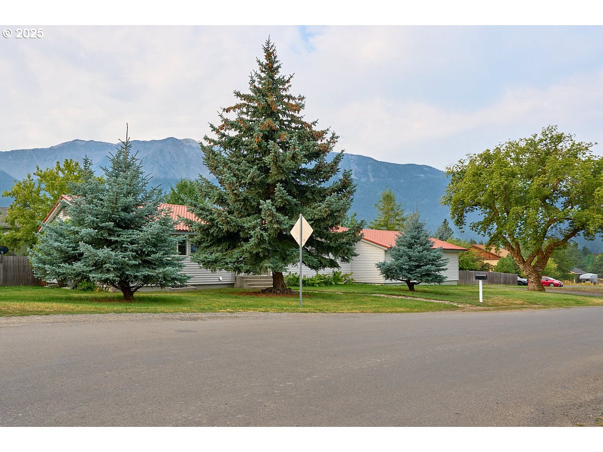 100 10th Street Joseph, OR 97846 - Photo 1 of 40