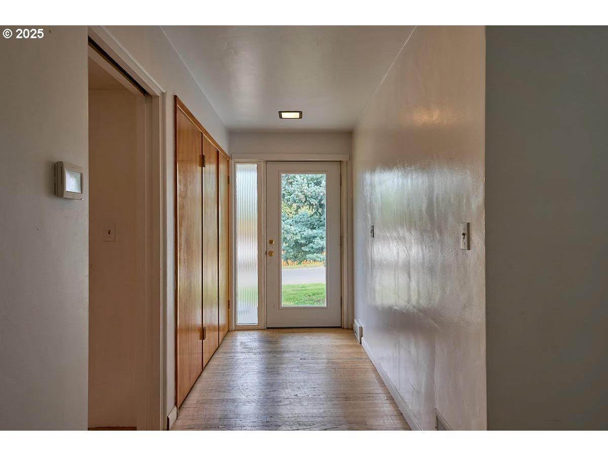 100 10th Street Joseph, OR 97846 - Photo 20 of 40 Dining Area
