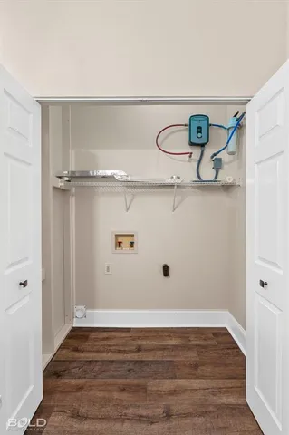 a view of an house with backyard and a tree