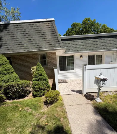 $395,000 | 685 Blue Ridge Drive, Medford, NY 11763