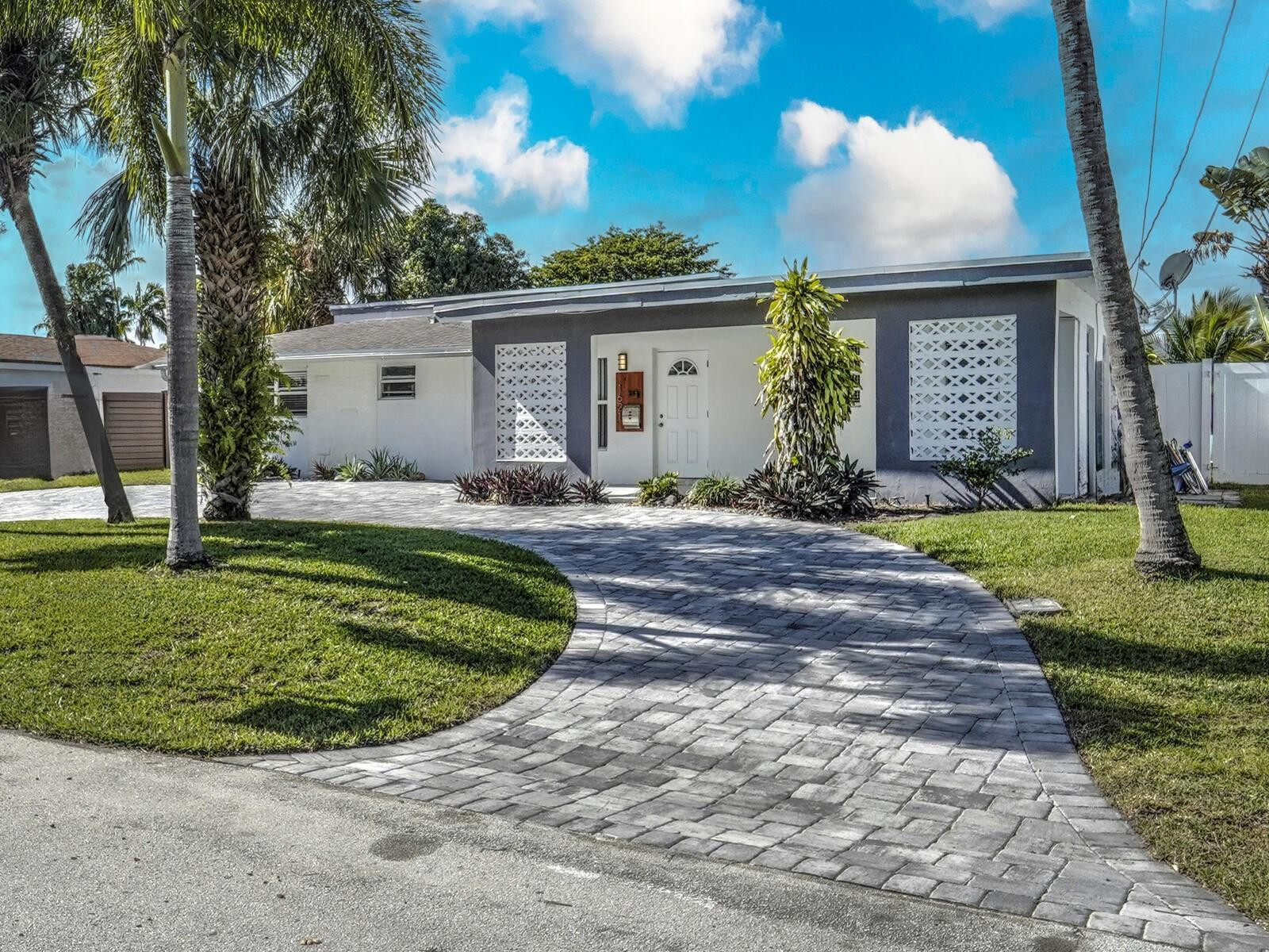 1621 Southwest 3rd Avenue Pompano Beach, FL 33060 - Photo 3 of 20 Photo 3