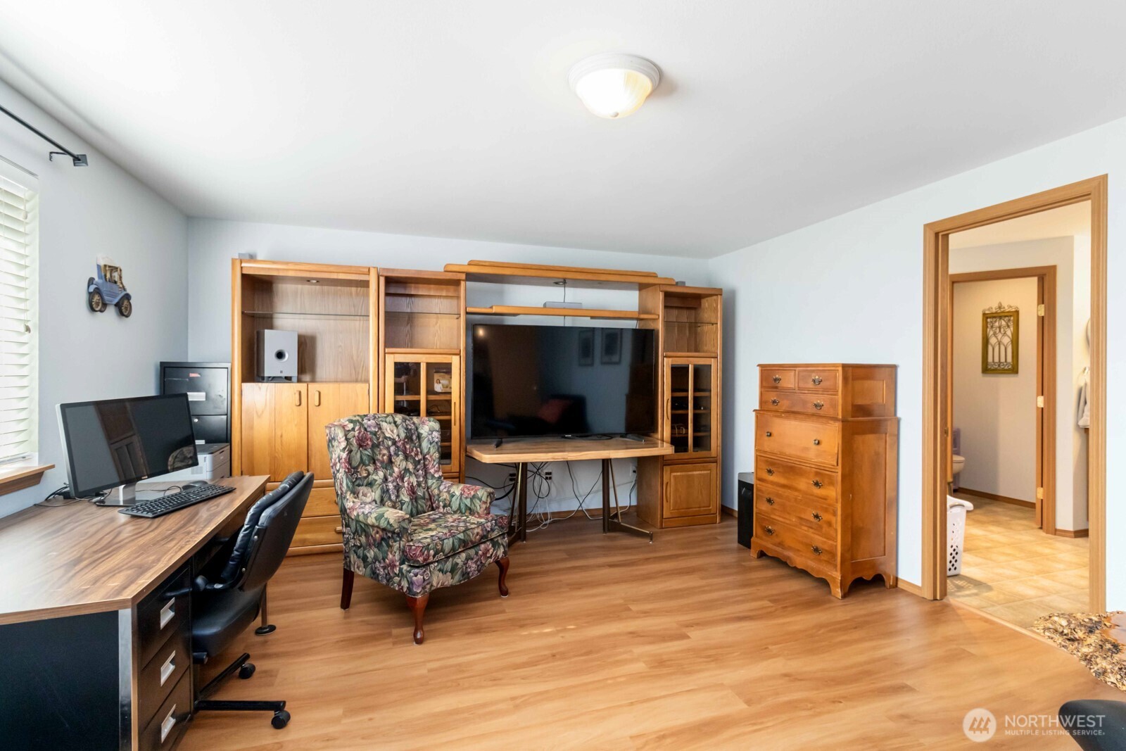 413 Haywire Road Winlock, WA 98596 - Photo 27 of 40 a living room with furniture and a flat screen tv