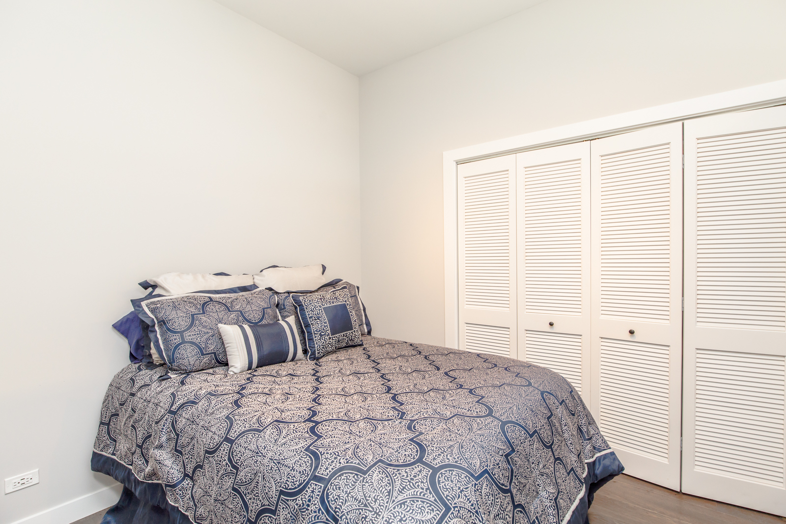 Undisclosed Address Chicago, IL 60610 - Photo 7 of 12 a bedroom with a bed and a window