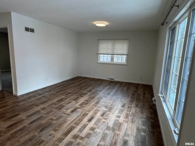 $2,000 | 3319 North Marquette Street, Davenport, IA 52806