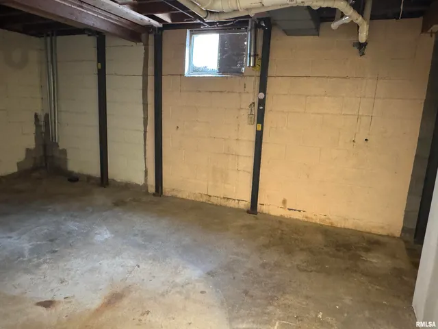 $2,000 | 3319 North Marquette Street, Davenport, IA 52806