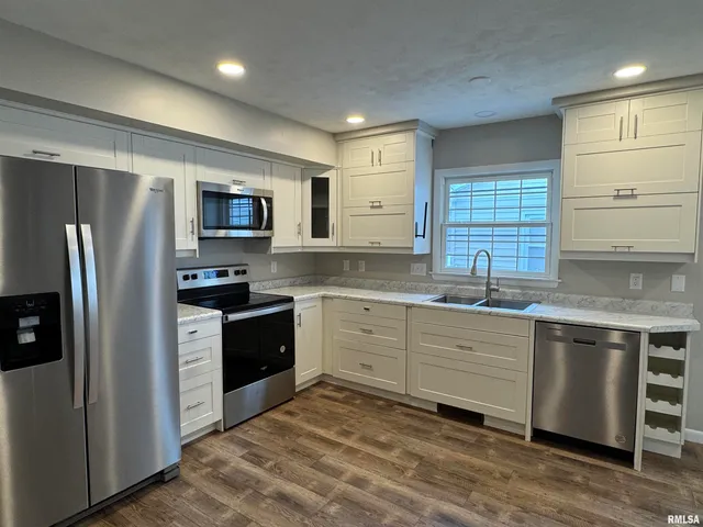 $2,000 | 3319 North Marquette Street, Davenport, IA 52806