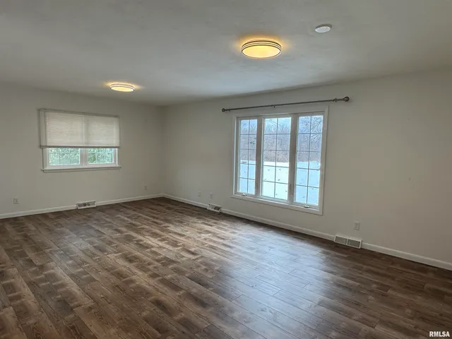 $2,000 | 3319 North Marquette Street, Davenport, IA 52806