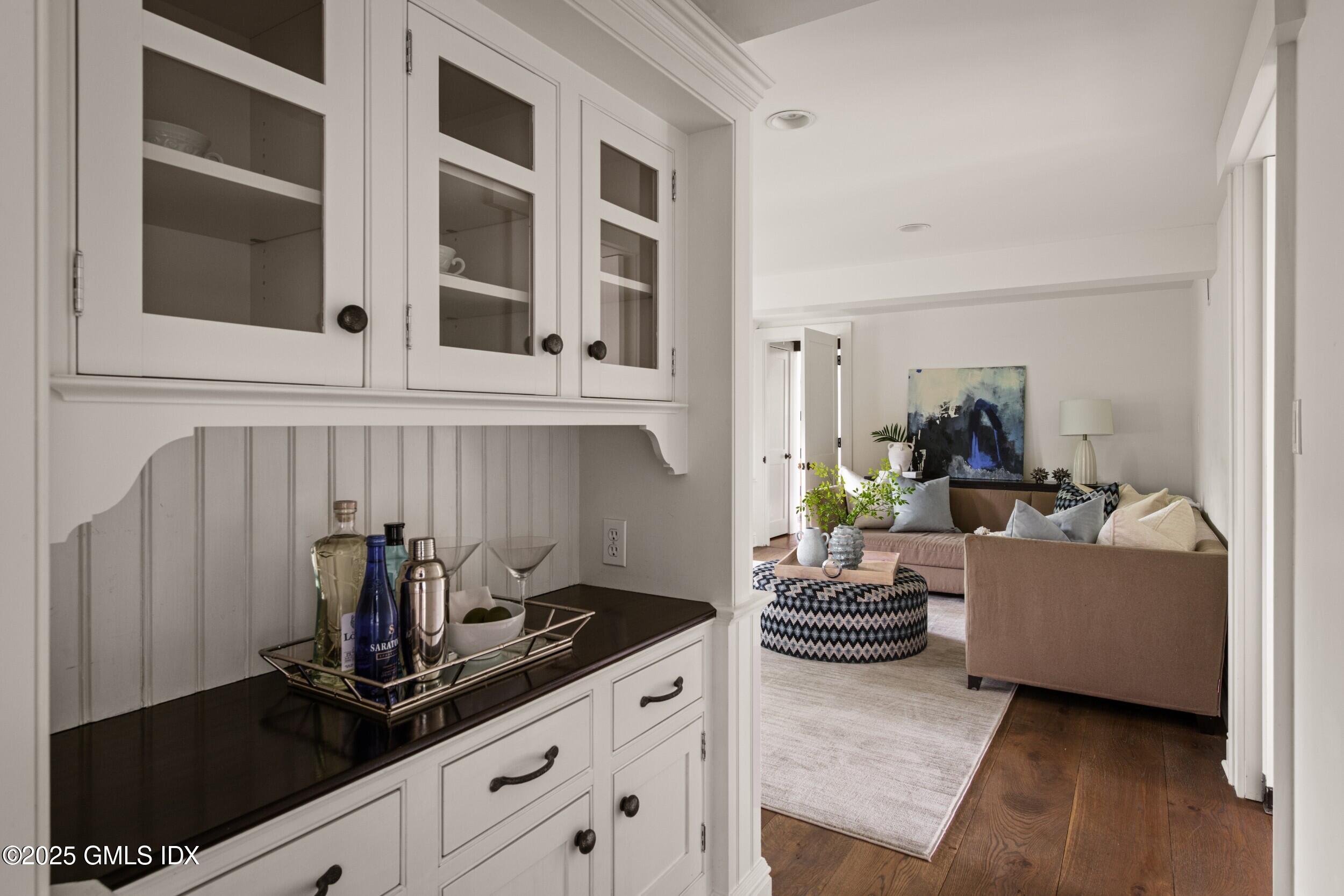 945 Oenoke Ridge New Canaan, CT 06840 - Photo 36 of 94 2.39 Butlers Pantry