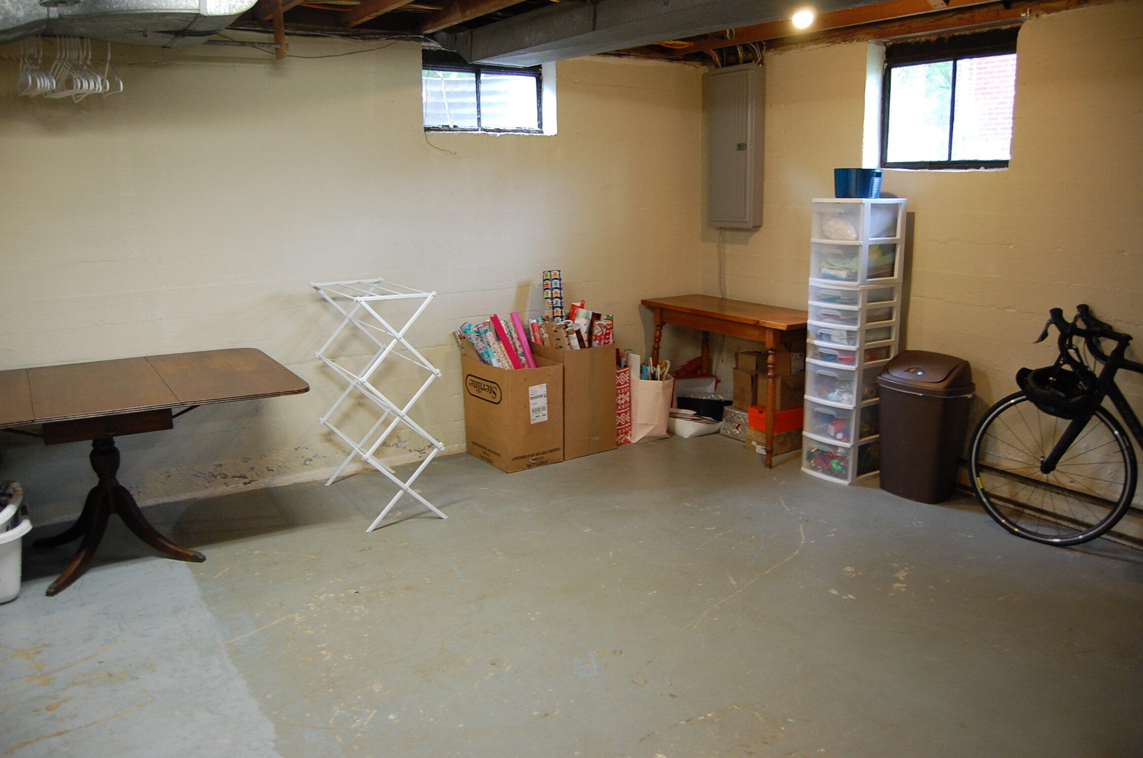 2707 Spring Road Southwest Roanoke, VA 24015 - Photo 14 of 23 a room with furniture and a air conditioner vent