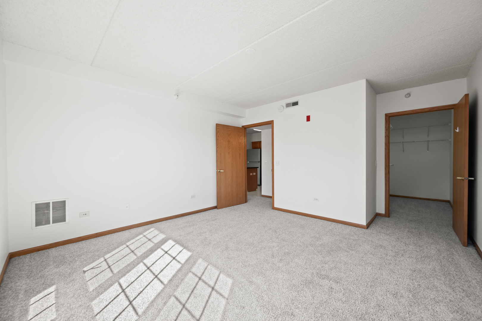 750 Pearson Street, Unit 812 Des Plaines, IL 60016 - Photo 13 of 15 a view of a livingroom with an empty space