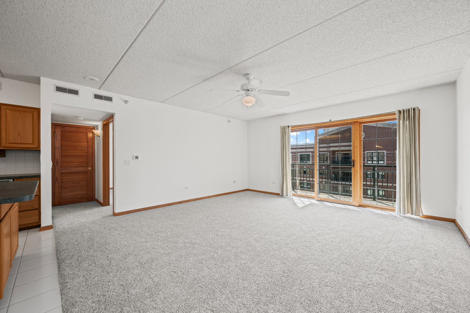 750 Pearson Street, Unit 812 Des Plaines, IL 60016 - Photo 9 of 15 an empty room with windows